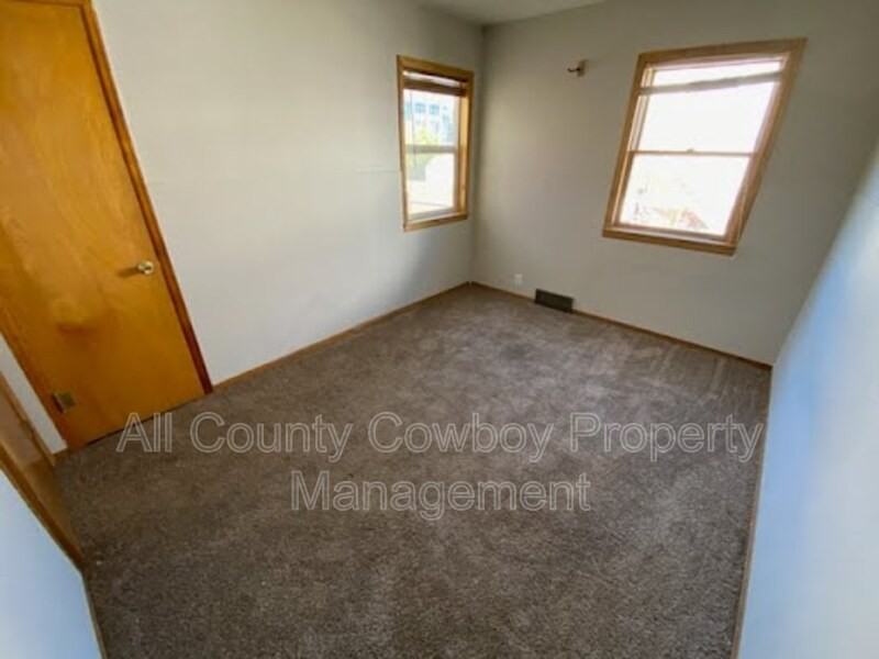 1218 E Flint St - Photo 5 of 8