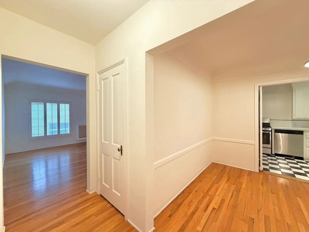 8472 1/2 Fountain Ave - Photo 3 of 25
