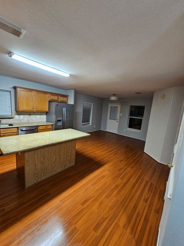 6414 Macquarie Dr - Photo 6 of 9