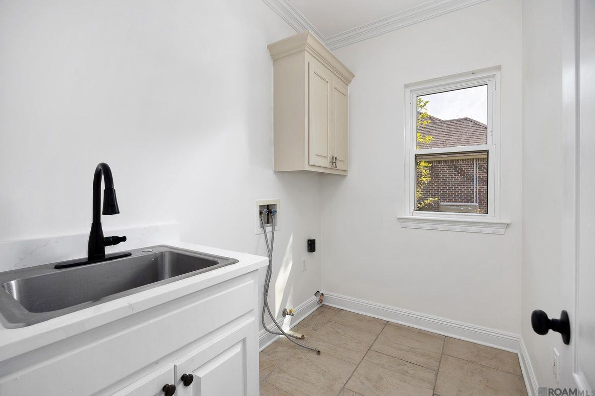 10417 Oakline Dr - Photo 3 of 19