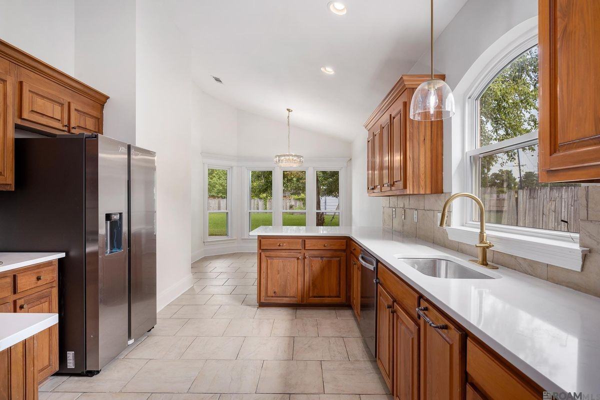 10417 Oakline Dr - Photo 4 of 19