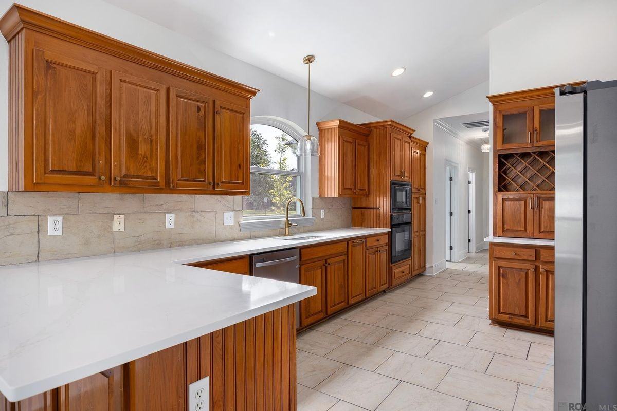 10417 Oakline Dr - Photo 6 of 19