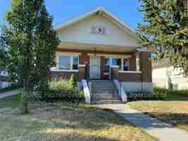 featured image of 172 E 2nd S #1