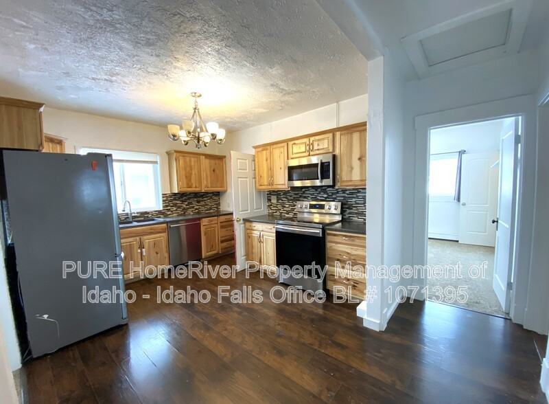 172 E 2nd S #1 - Photo 2 of 12