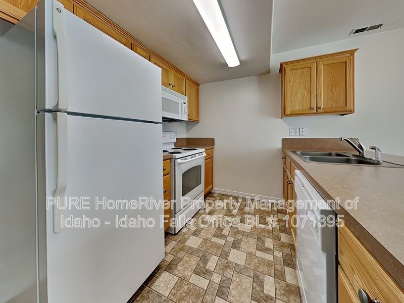 1629 N Stevens Dr #B - Photo 2 of 16