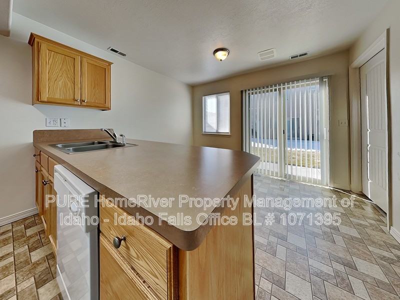1629 N Stevens Dr #B - Photo 4 of 16