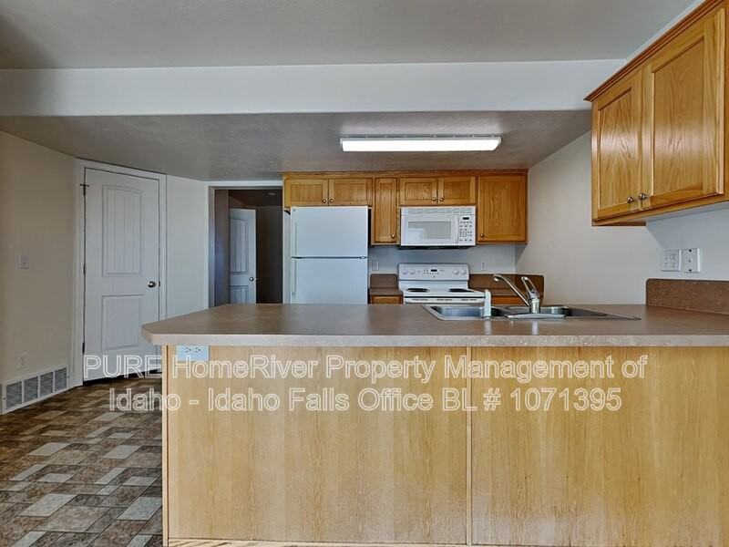 1629 N Stevens Dr #B - Photo 5 of 16