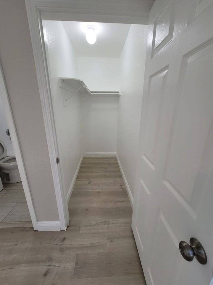 4422 1 2 Stanford Ave - Photo 5 of 7