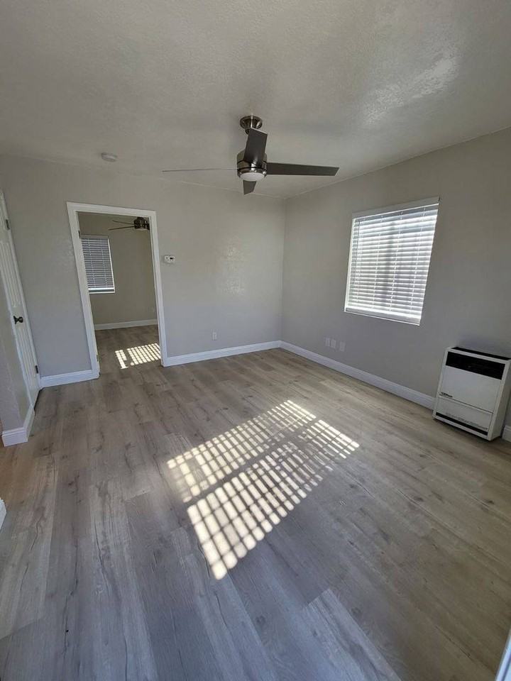 4422 1 2 Stanford Ave - Photo 6 of 7