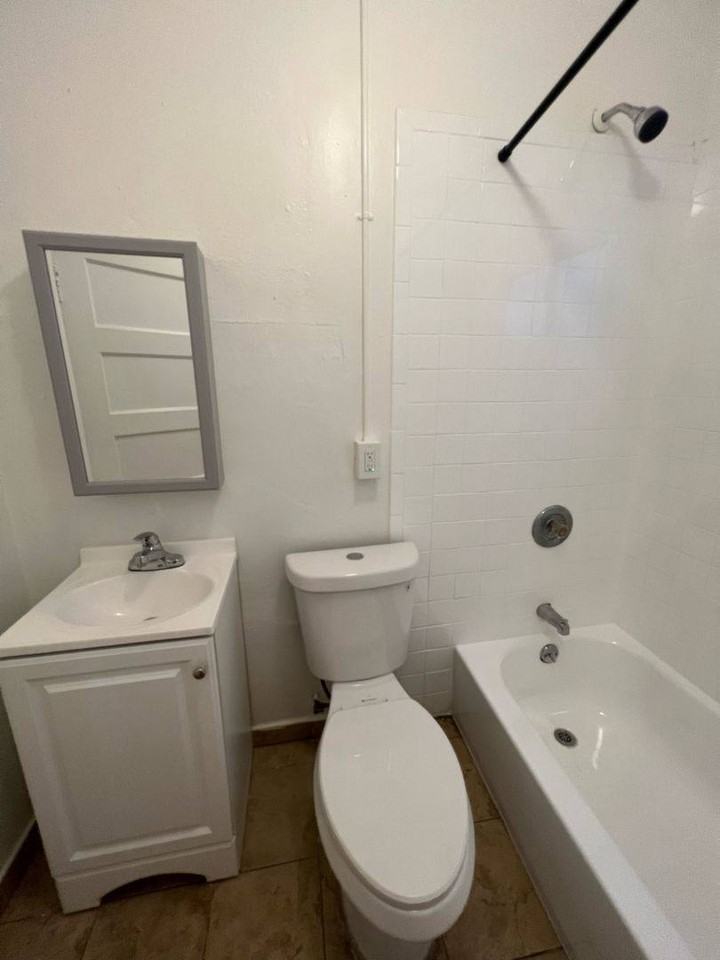 1817 1 2 E Vernon Ave - Photo 5 of 5