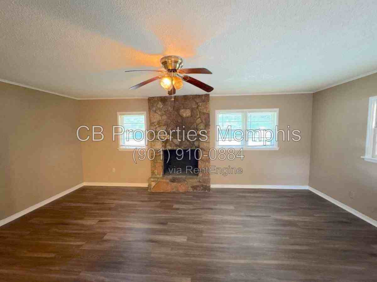 1693 S Perkins Rd - Photo 7 of 10