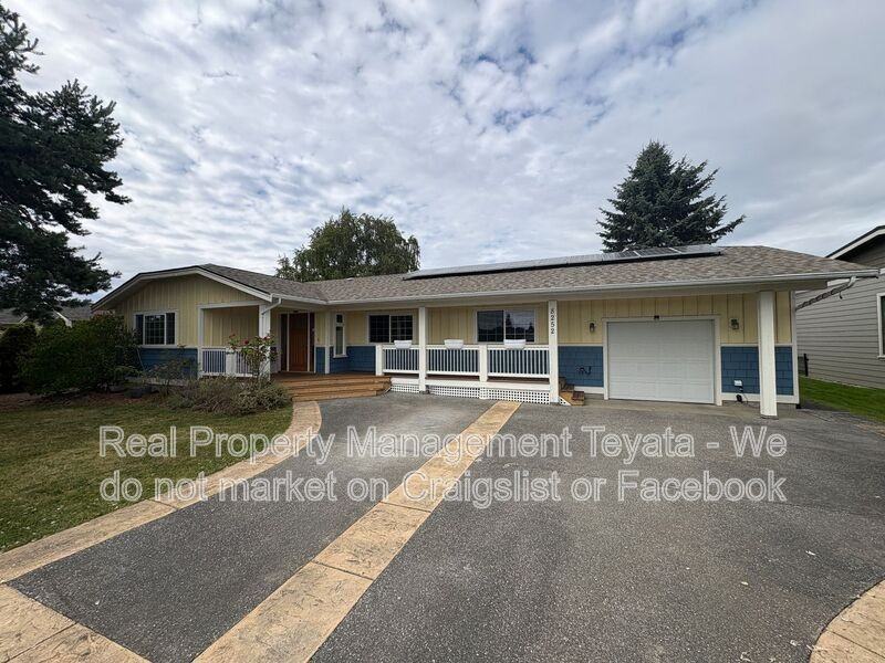 8252 Cowichan Rd - Photo 2 of 25