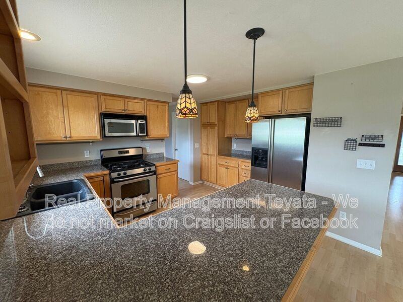 8252 Cowichan Rd - Photo 3 of 25
