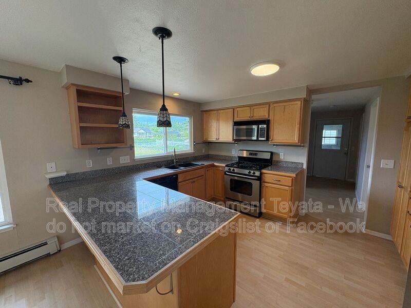 8252 Cowichan Rd - Photo 4 of 25