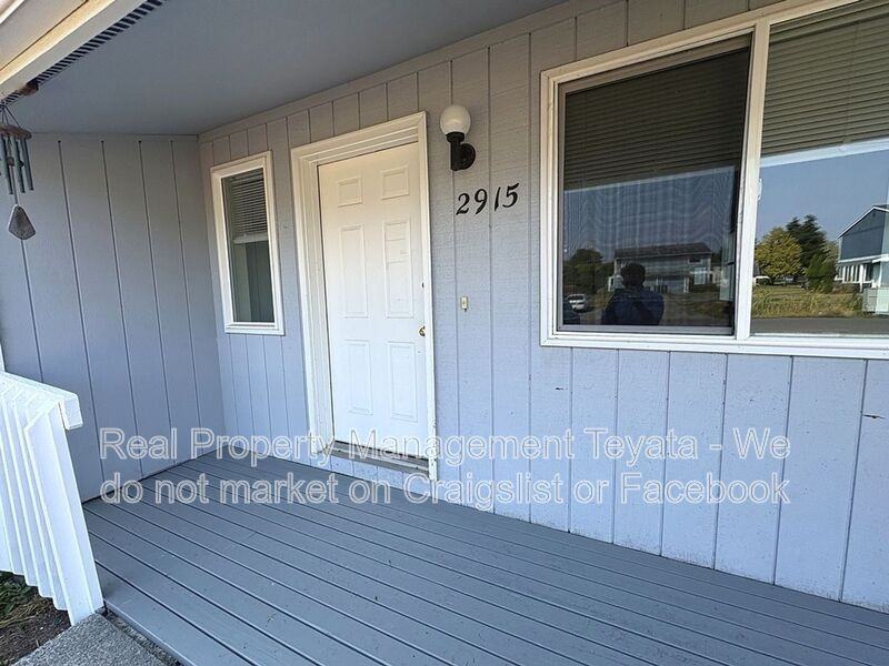 2915 Moore St - Photo 2 of 15