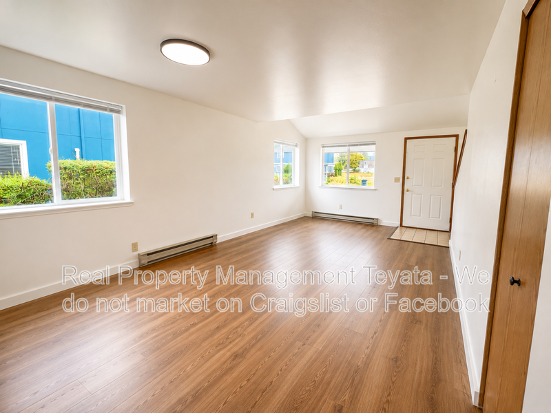 2915 Moore St - Photo 3 of 15
