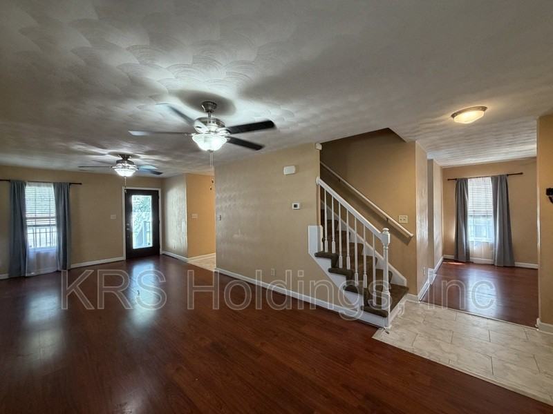 1129 Hampton Ave - Photo 2 of 16