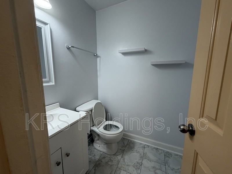 1129 Hampton Ave - Photo 7 of 16