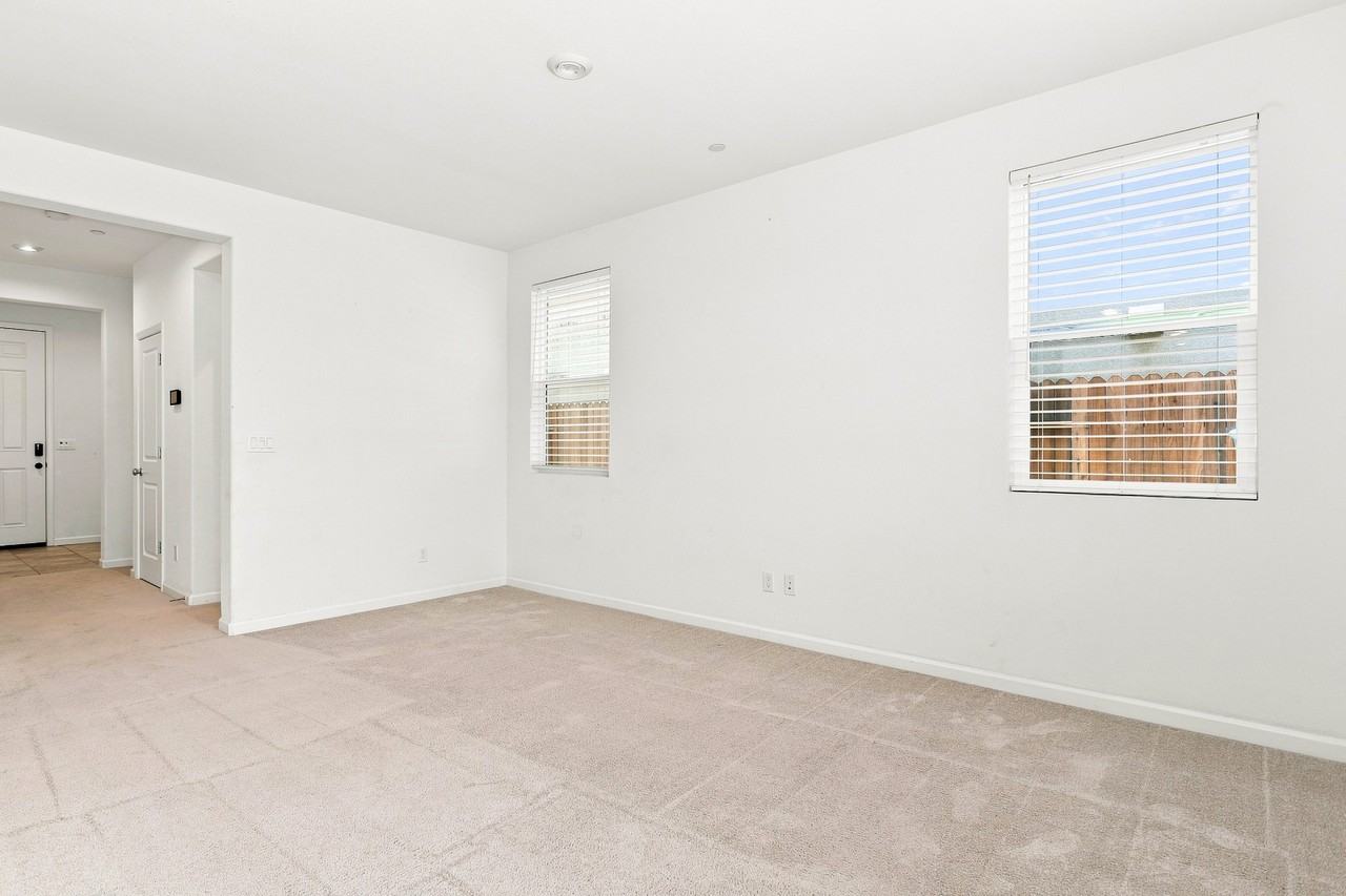 1624 Lion St - Photo 2 of 17