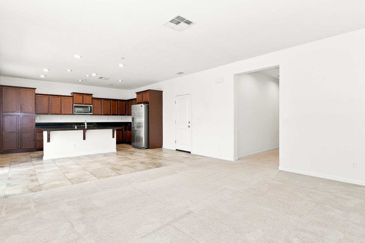 1624 Lion St - Photo 4 of 17