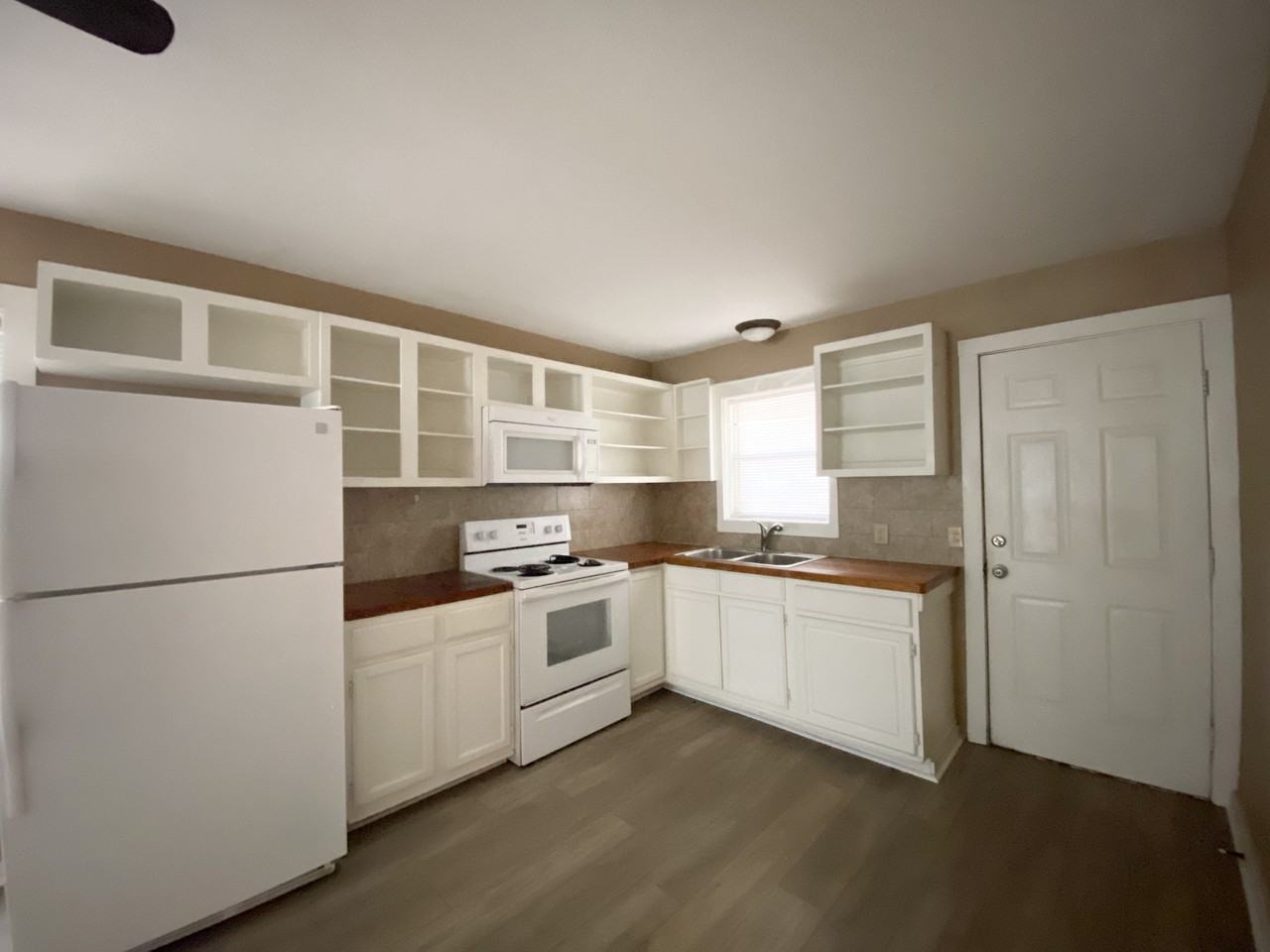 1810 E State Highway - Photo 5 of 11