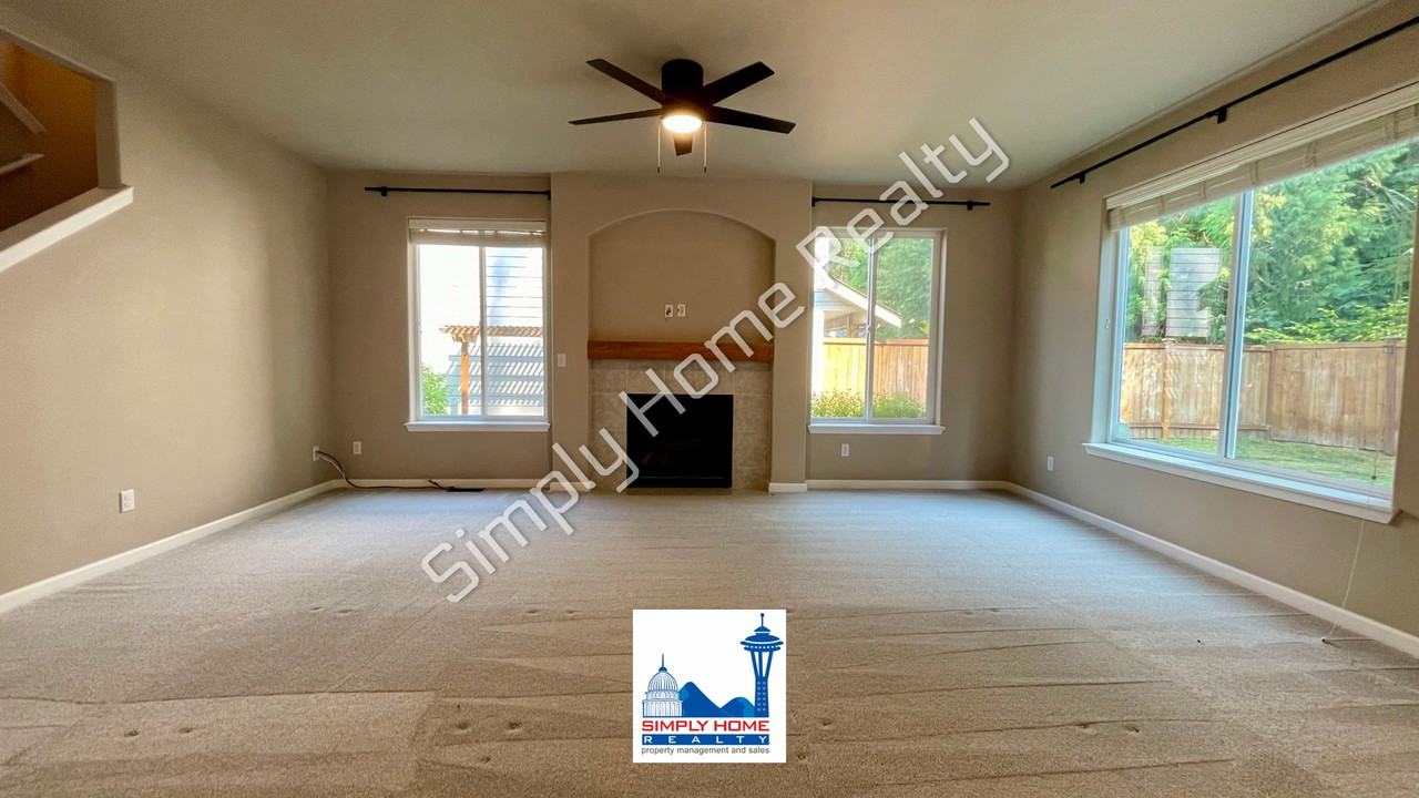 4661 Helena Ave Se - Photo 3 of 26