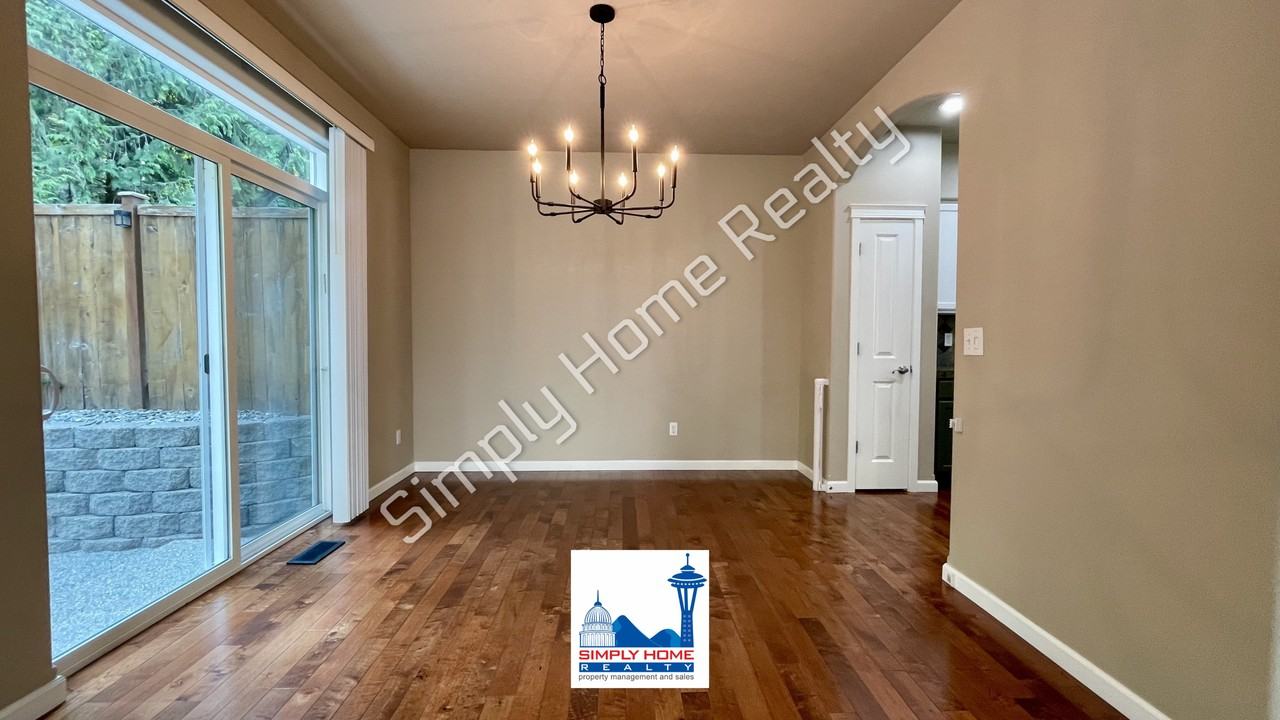 4661 Helena Ave Se - Photo 4 of 26