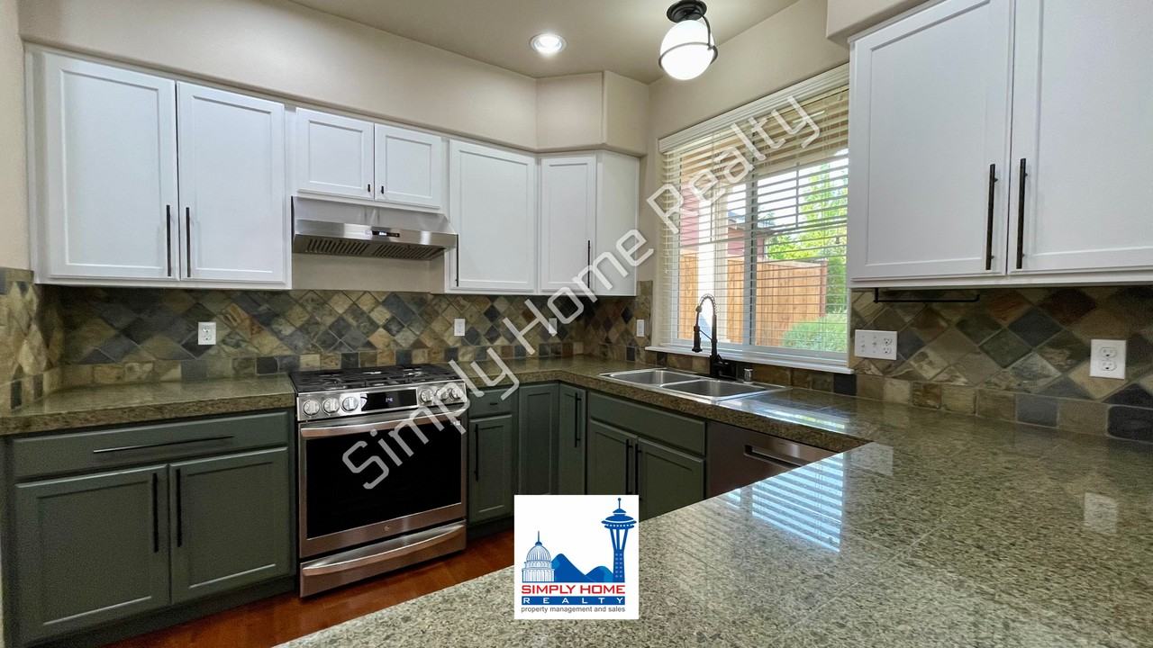 4661 Helena Ave Se - Photo 6 of 26