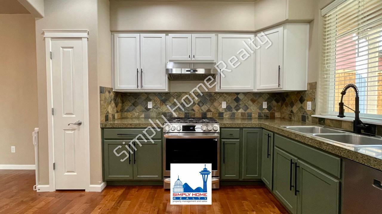 4661 Helena Ave Se - Photo 7 of 26