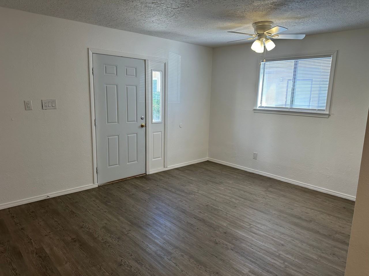 1105 Chelwood Park Blvd Ne - Photo 7 of 13