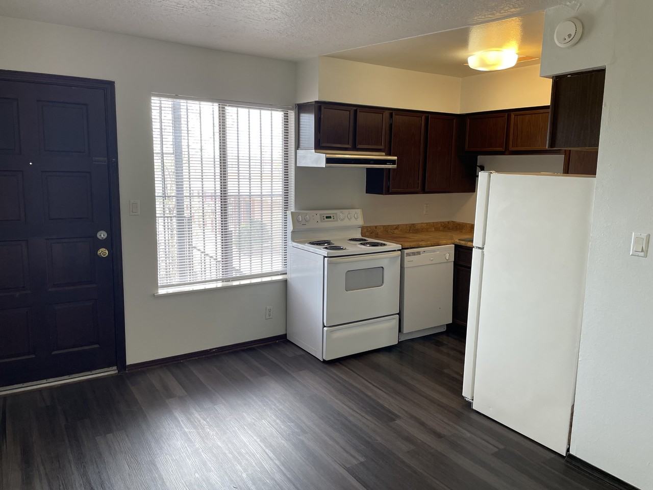 202 Quincy St Ne - Photo 2 of 22