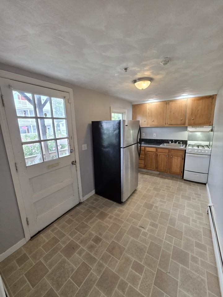 75 Dennis St - Photo 3 of 8