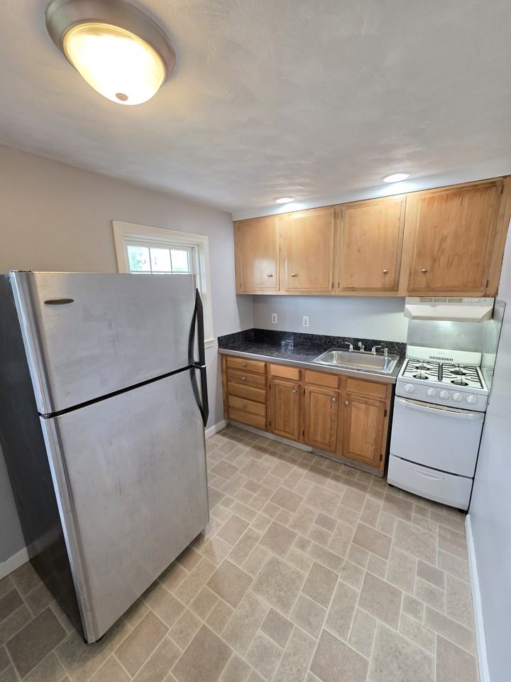 75 Dennis St - Photo 4 of 8
