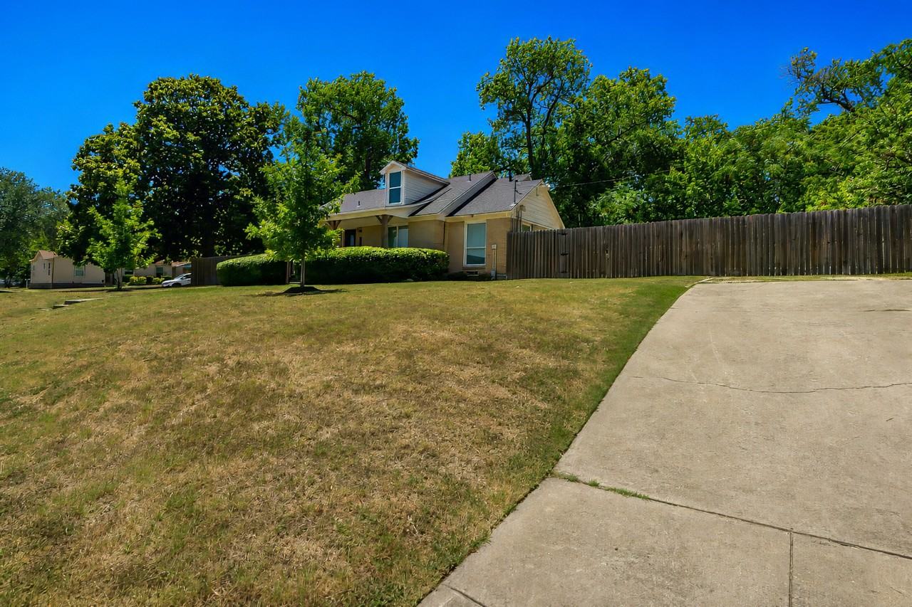 1701 Brook Hollow Dr - Photo 2 of 28