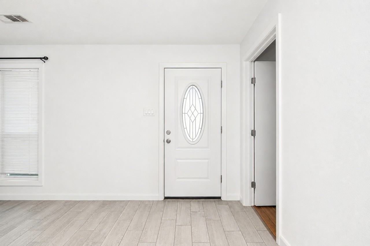 1701 Brook Hollow Dr - Photo 6 of 28