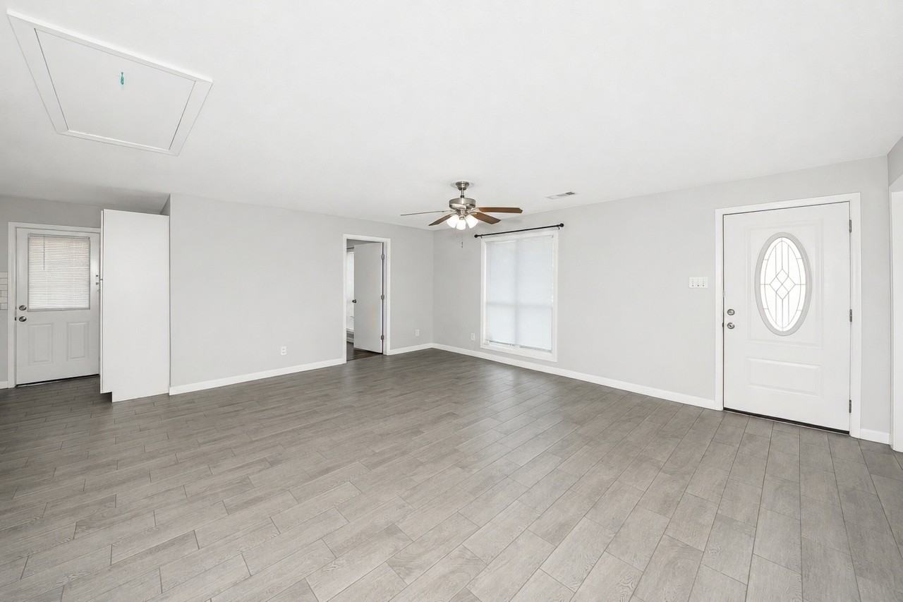 1701 Brook Hollow Dr - Photo 7 of 28