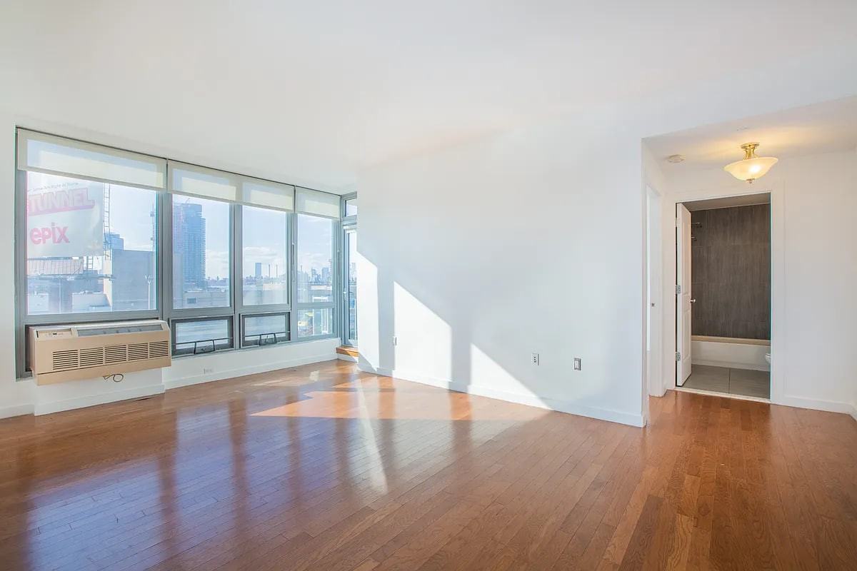 551 Borden Ave #13E - Photo 3 of 5