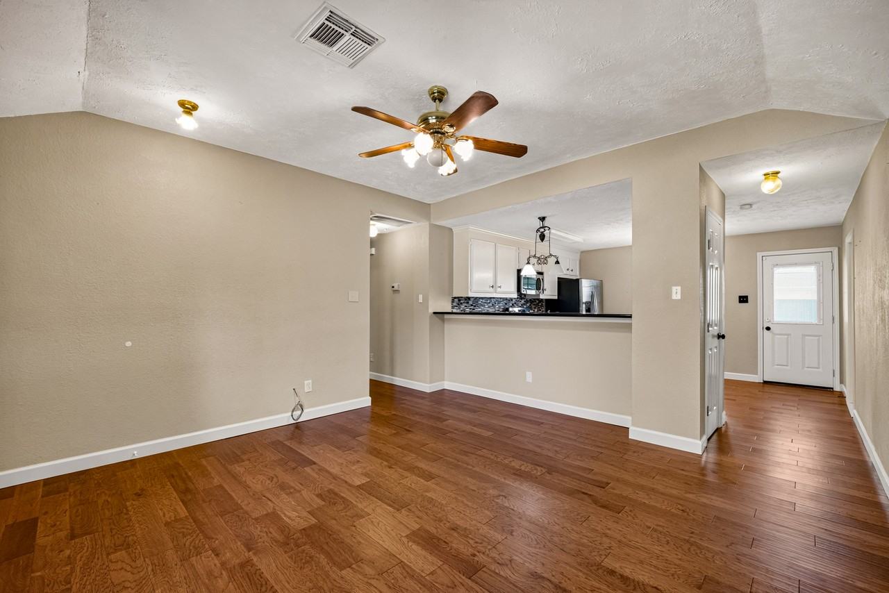 2914 County Road 855b - Photo 4 of 30