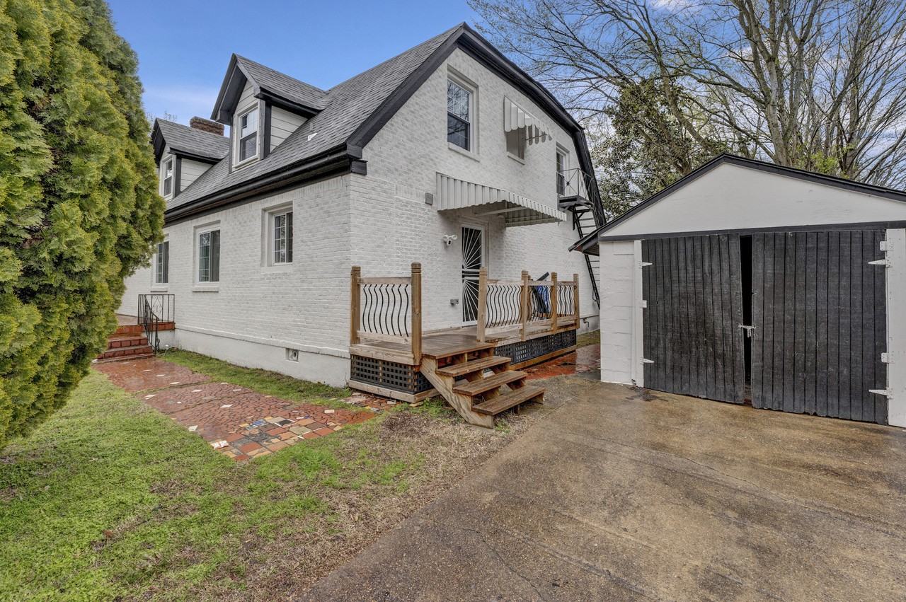 909 S Mclean Blvd - Photo 4 of 22