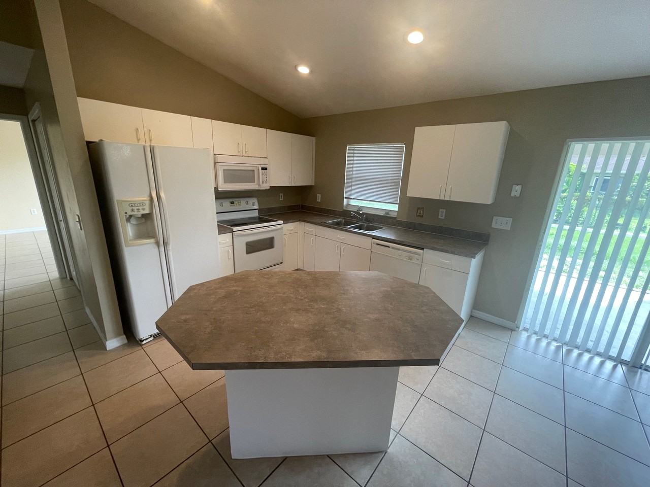 671 Dauphine Ave S - Photo 3 of 18