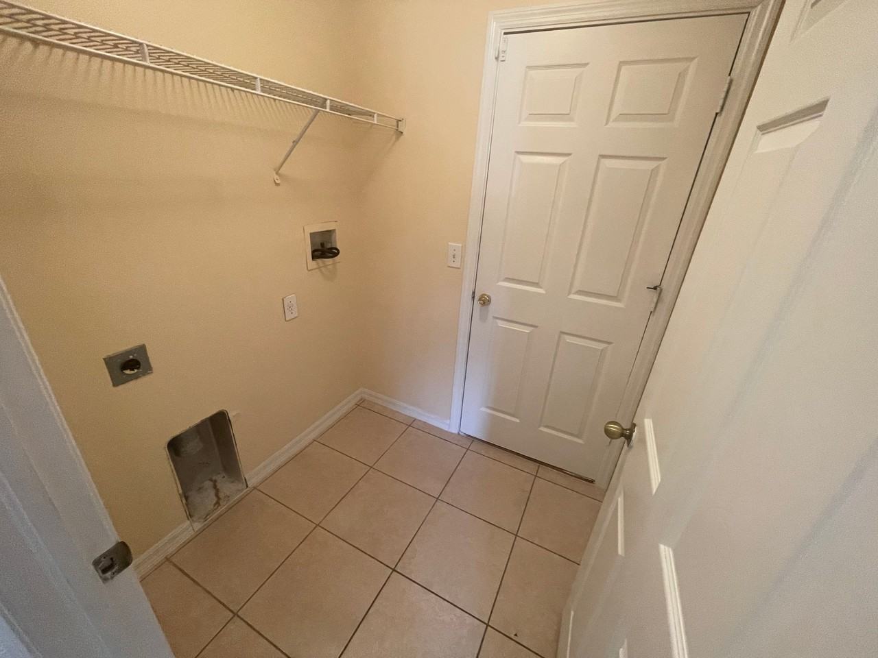 671 Dauphine Ave S - Photo 7 of 18