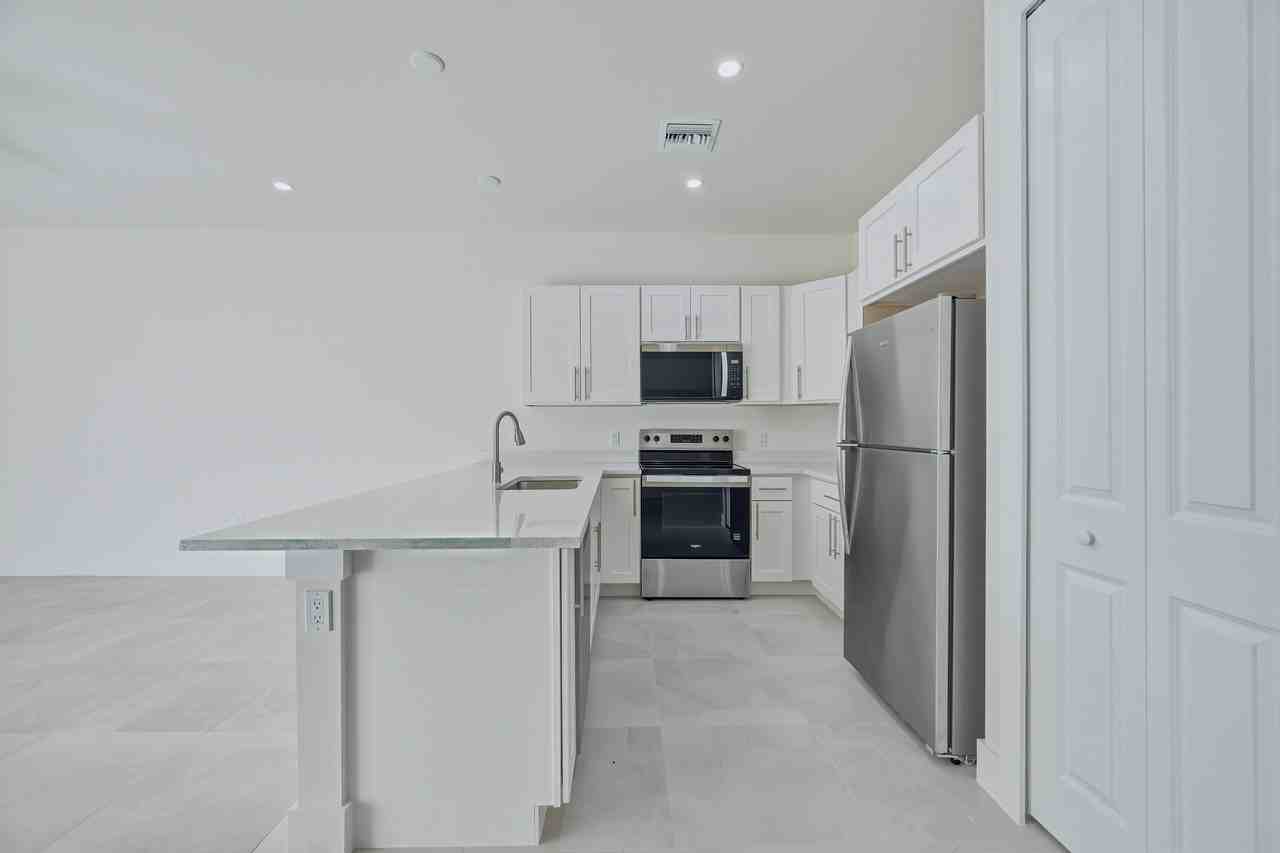 4818 30th St Sw - Photo 6 of 15