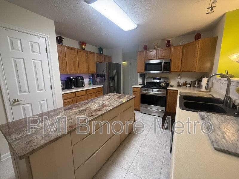 9616 Watts Rd - Photo 5 of 27