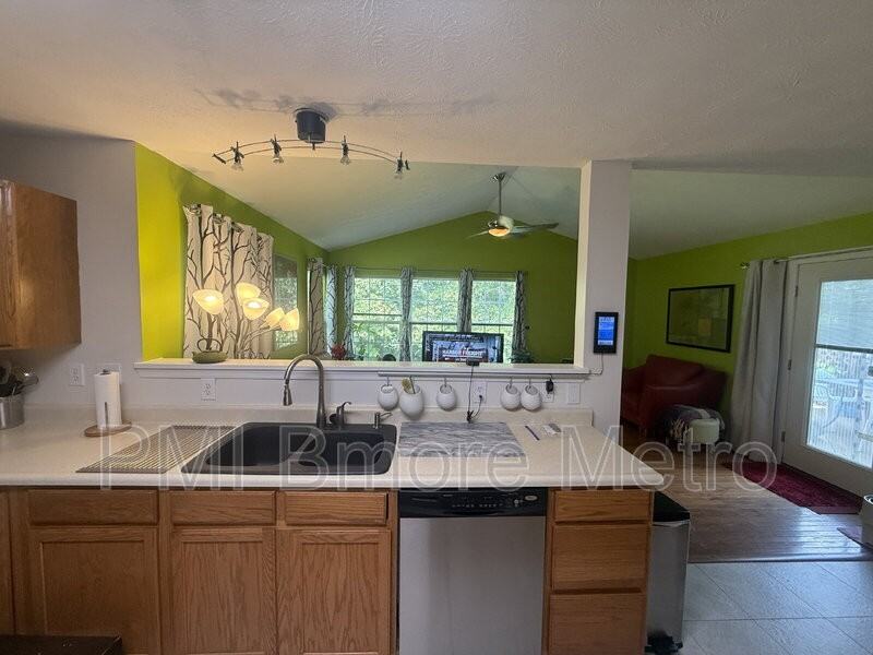 9616 Watts Rd - Photo 6 of 27