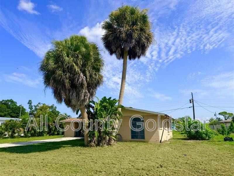 412 Palm Creek Dr - Photo 2 of 3