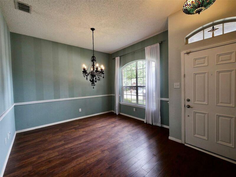 4502 Highlands Dr - Photo 2 of 31