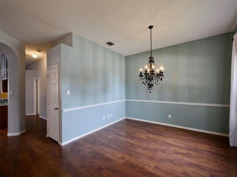 4502 Highlands Dr - Photo 3 of 31