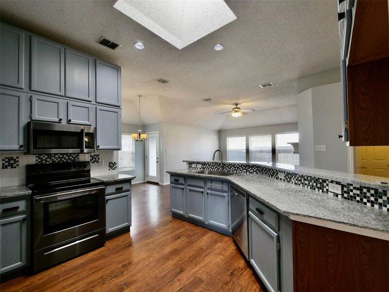 4502 Highlands Dr - Photo 6 of 31