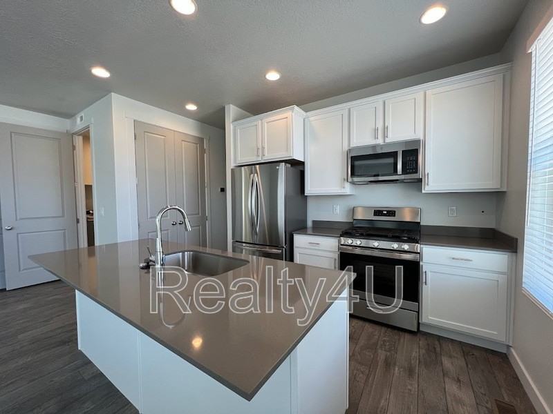 2771 Northwest - Photo 4 of 26