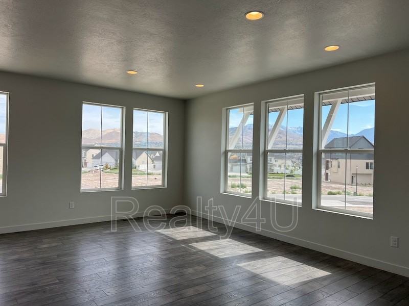 2771 Northwest - Photo 5 of 26